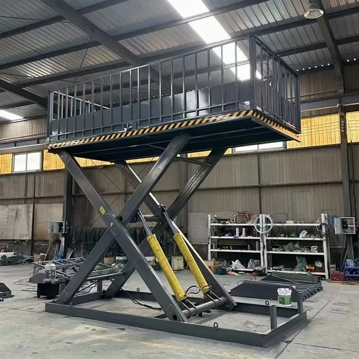 Вертикальний вантажний ножичний підйомник